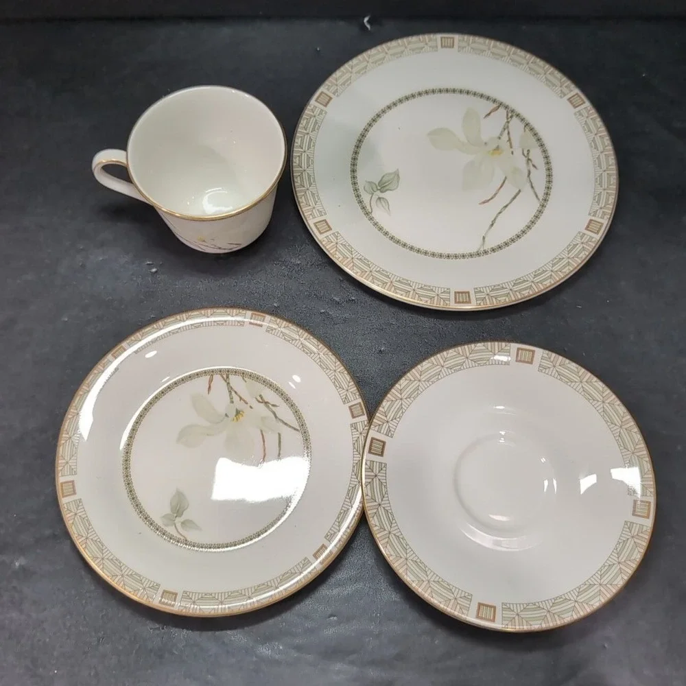 Royal Doulton White Nile Four Piece‎ Place Setting, Vintage Fine China Tableware